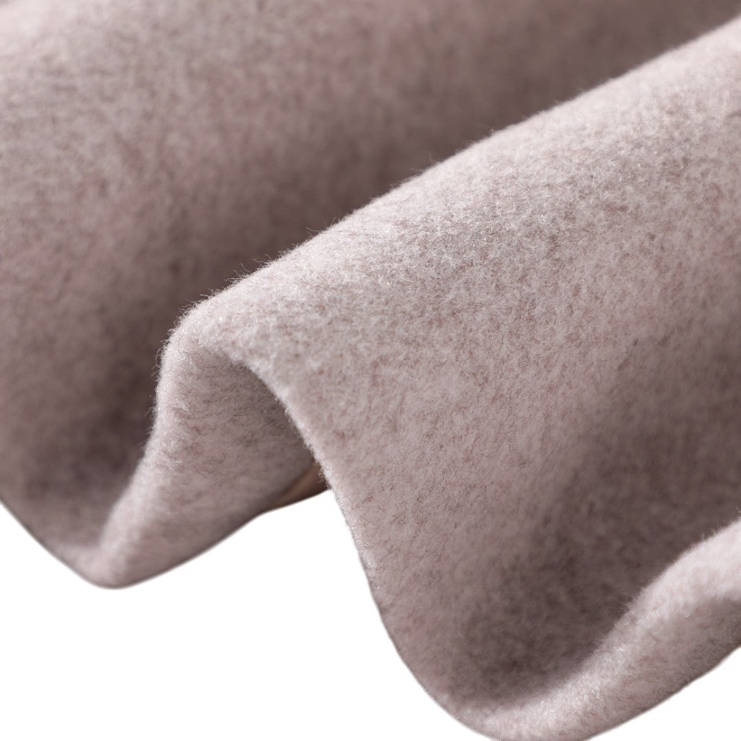 ヴィンテージデザイン ロングコートの生地の質感と、ボタンやステッチなどのディテールがわかる拡大写真。