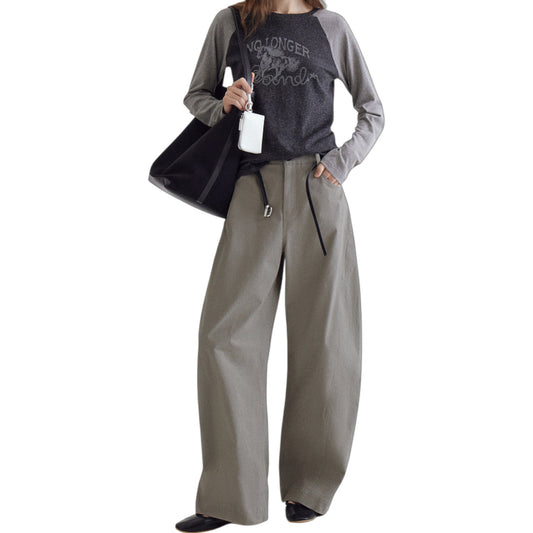 Fano Studios 2026春新作。全体を包み込むモードなリラックスシルエットと脚長効果。