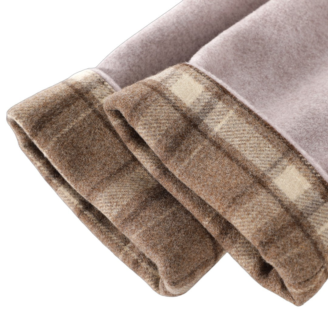 ヴィンテージデザイン ロングコートの生地の質感と、ボタンやステッチなどのディテールがわかる拡大写真。