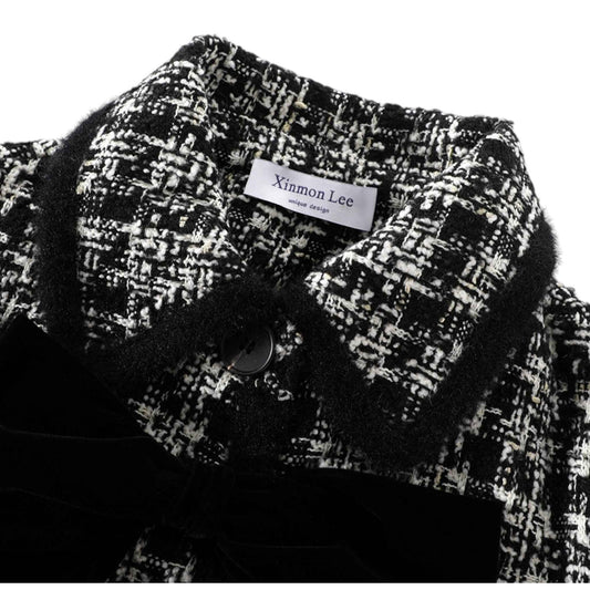 レディースツイードショートジャケットの正面アップ。生地の質感とボタンのディテール。