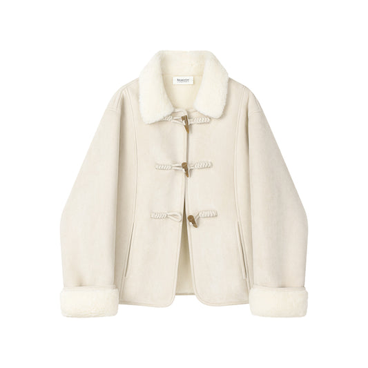 「レトロなホーンボタンディテール - 韓国風デザインの特徴的なアクセント」