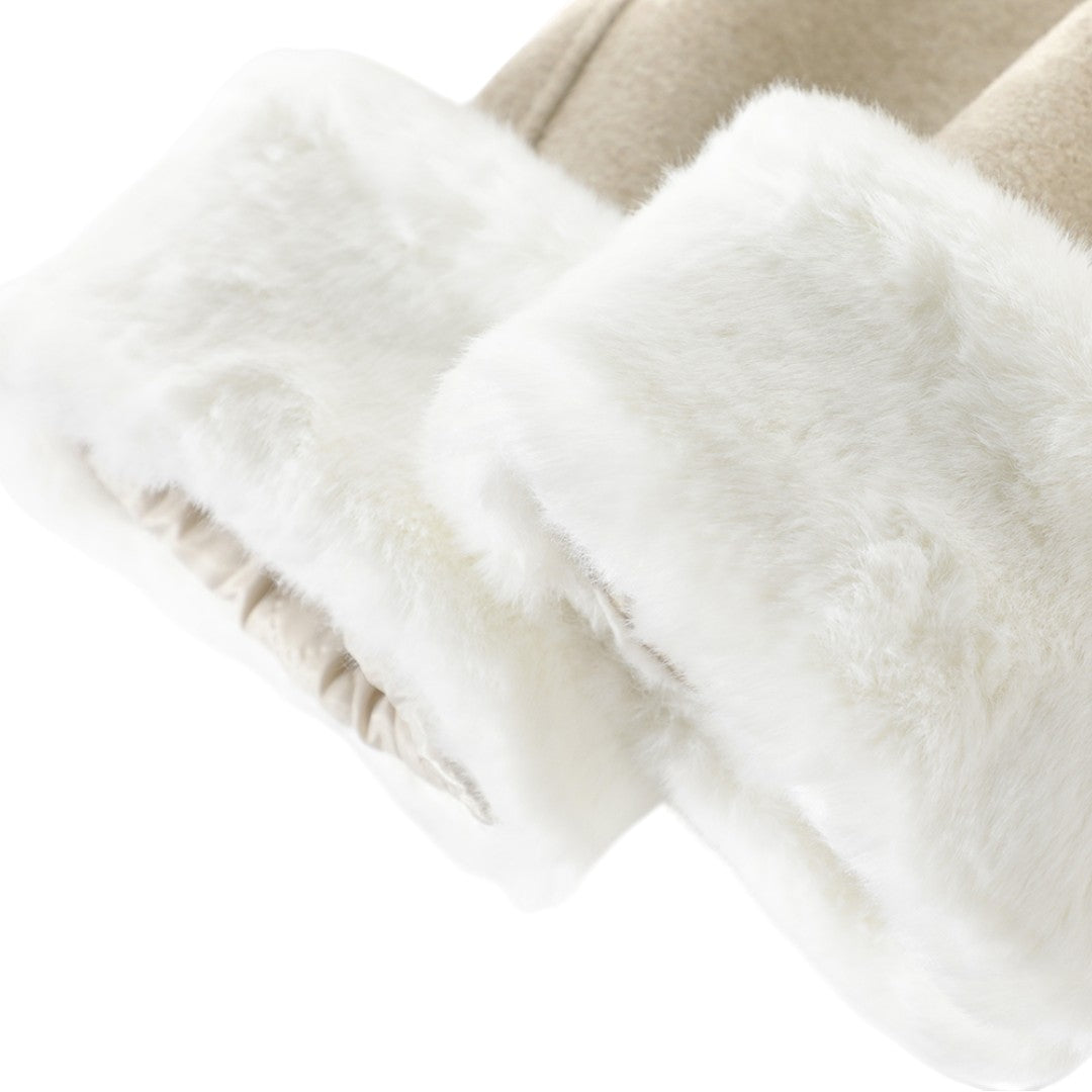 ダッフルコートの裏起毛素材と生地の質感がわかる拡大写真。