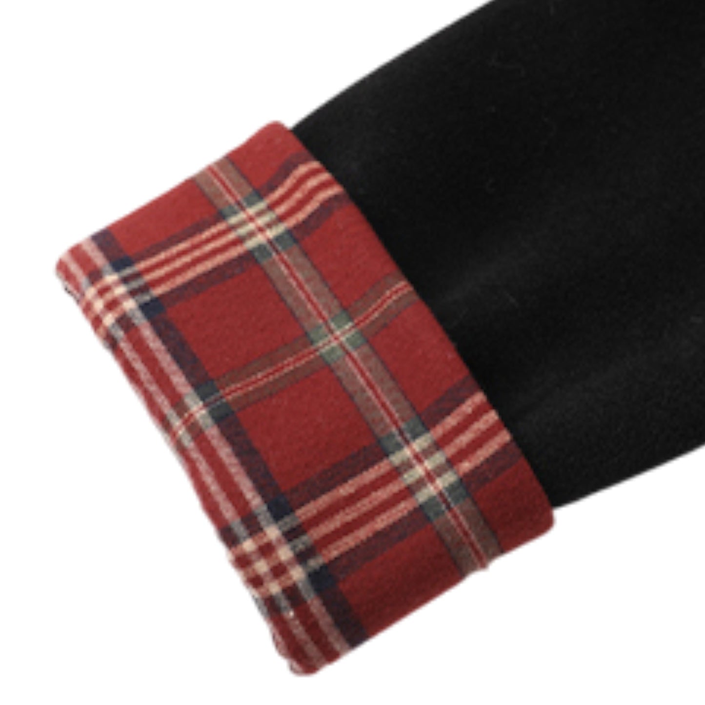 チェック柄ブラックロングコートの厚手な生地感と、ブラックとチェック柄の縫製部分がわかる拡大詳細画像。