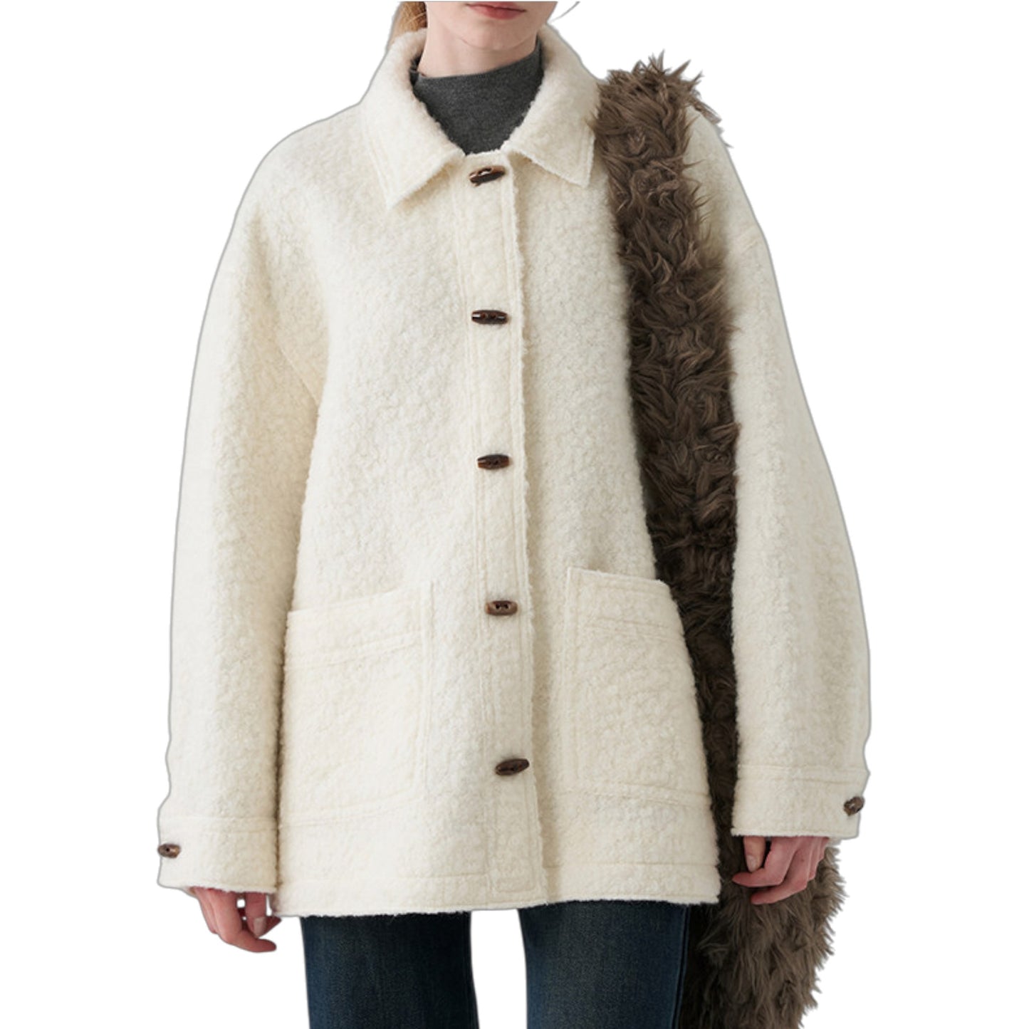 Vintage Wool Toggle Coat 正面アップ。顔周りを華やかに見せる襟のデザインとトグルボタン。