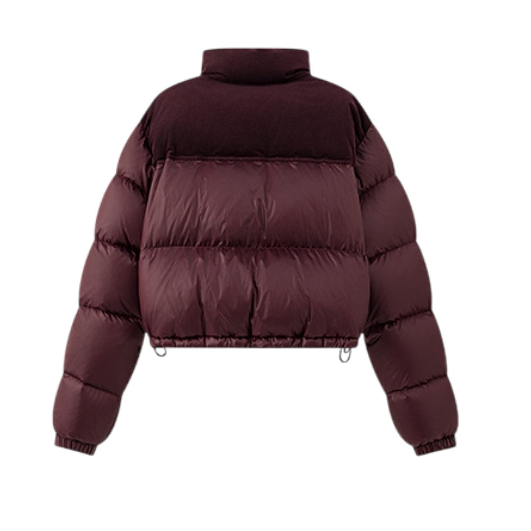 Back View Design 後ろからのデザインと配色パターン、全体のシルエットバランスを表現したバックビュー。