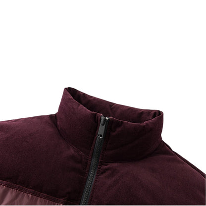 Material & Detail Close-up 素材の質感、縫製の丁寧さ、配色部分のディテール、ファスナーやタグなどの細部を拡大した詳細画像。