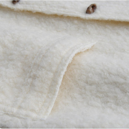 Vintage Wool Toggle Coat 拡大詳細。こだわり抜いた牛角ボタンと、温かみのある羊毛混ボアの質感。