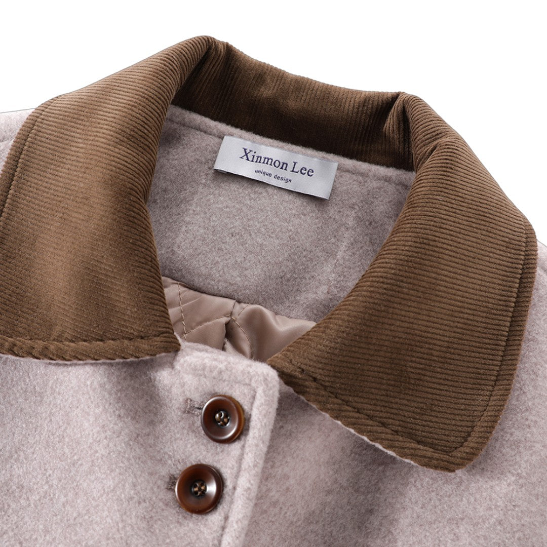 ヴィンテージデザイン ロングコートの生地の質感と、ボタンやステッチなどのディテールがわかる拡大写真。