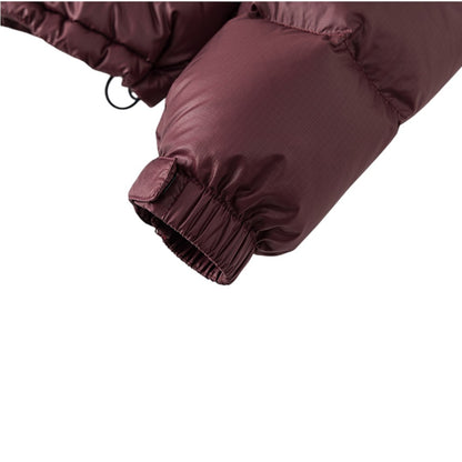 Material & Detail Close-up 素材の質感、縫製の丁寧さ、配色部分のディテール、ファスナーやタグなどの細部を拡大した詳細画像。