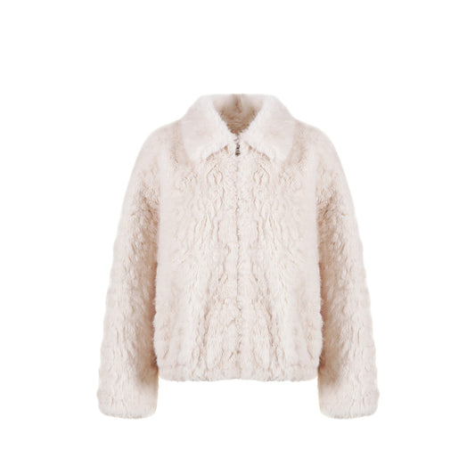 Cloud Eco Fur Coat - 正面アップ。首元の大きな襟と贅沢なファーの質感が顔周りを華やかに。