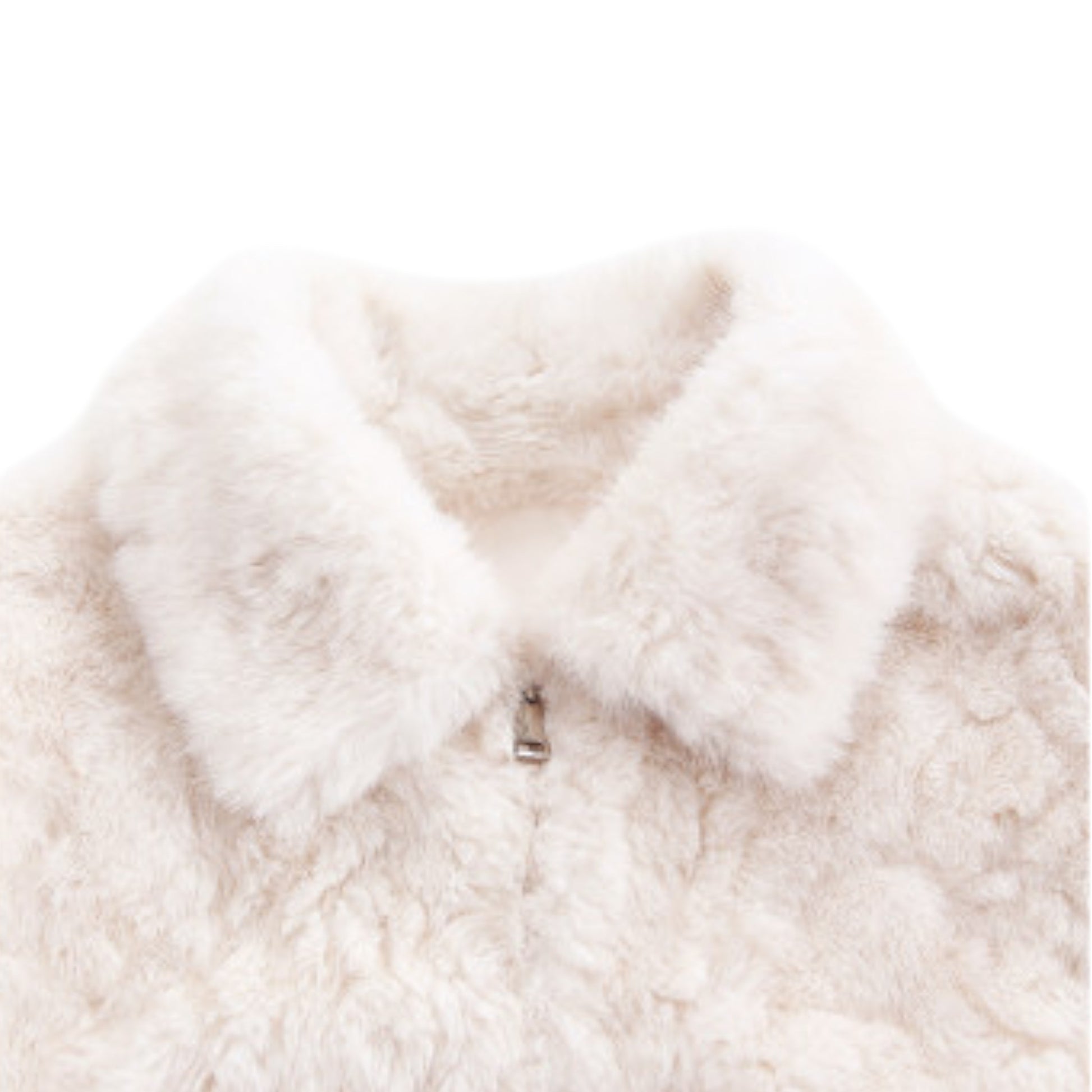 Cloud Eco Fur Coat - 拡大詳細。雲のように柔らかいエコファーの毛並みと、丁寧な縫製クオリティ。