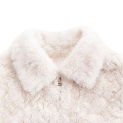 Cloud Eco Fur Coat - 拡大詳細。雲のように柔らかいエコファーの毛並みと、丁寧な縫製クオリティ。