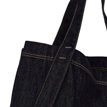 Fano Retro Denim Bag：丁寧なステッチワークと、高級感漂う金具・パーツを捉えたクローズアップ画像