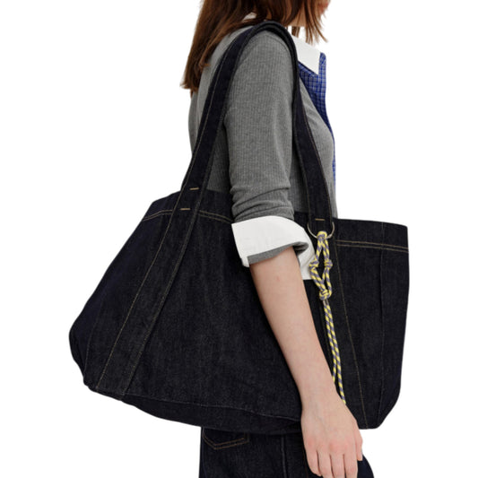 Retro Denim Bag：洗練されたシルエットとバイカラーが映える、大容量デニムバッグの正面全体図