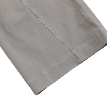 高密度で柔らかな生地感と繊細な縫製。