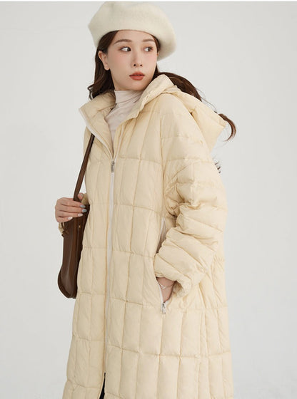 MEDIUM-LENGTH LIGHT DOWN COAT