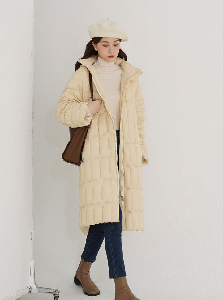 MEDIUM-LENGTH LIGHT DOWN COAT