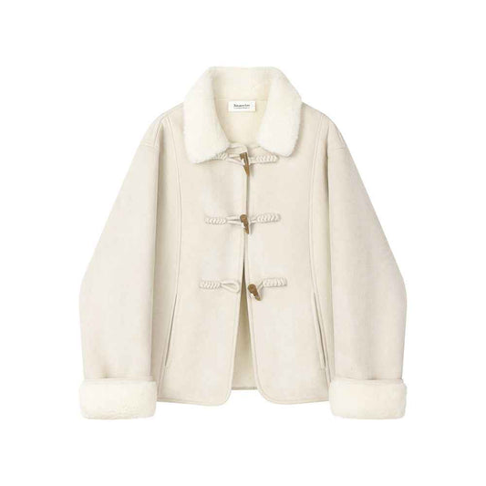 「レトロなホーンボタンディテール - 韓国風デザインの特徴的なアクセント」