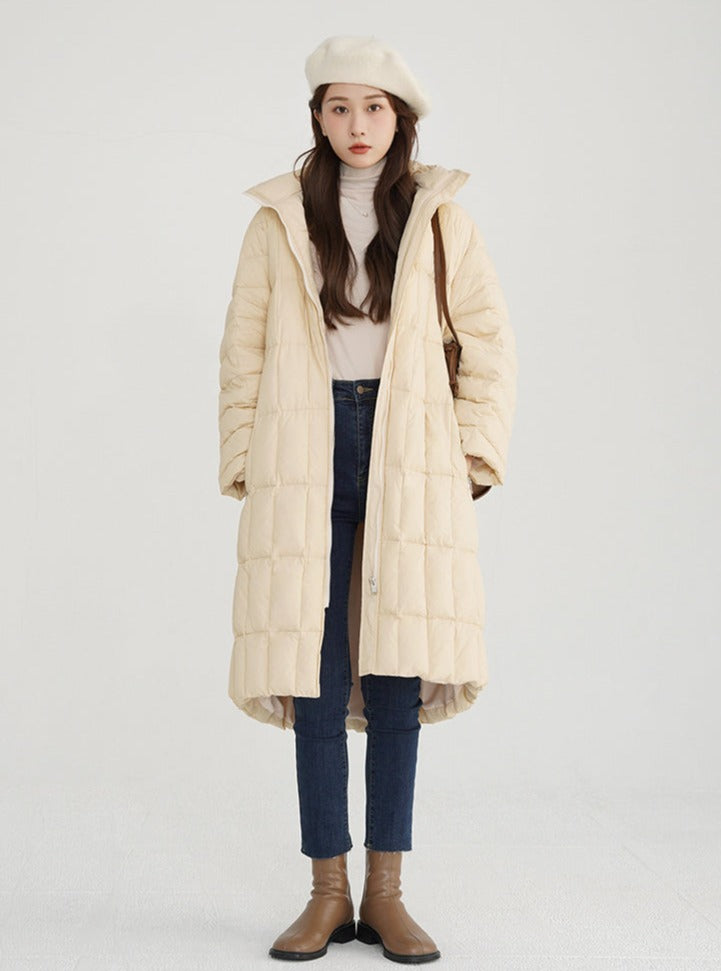 MEDIUM-LENGTH LIGHT DOWN COAT