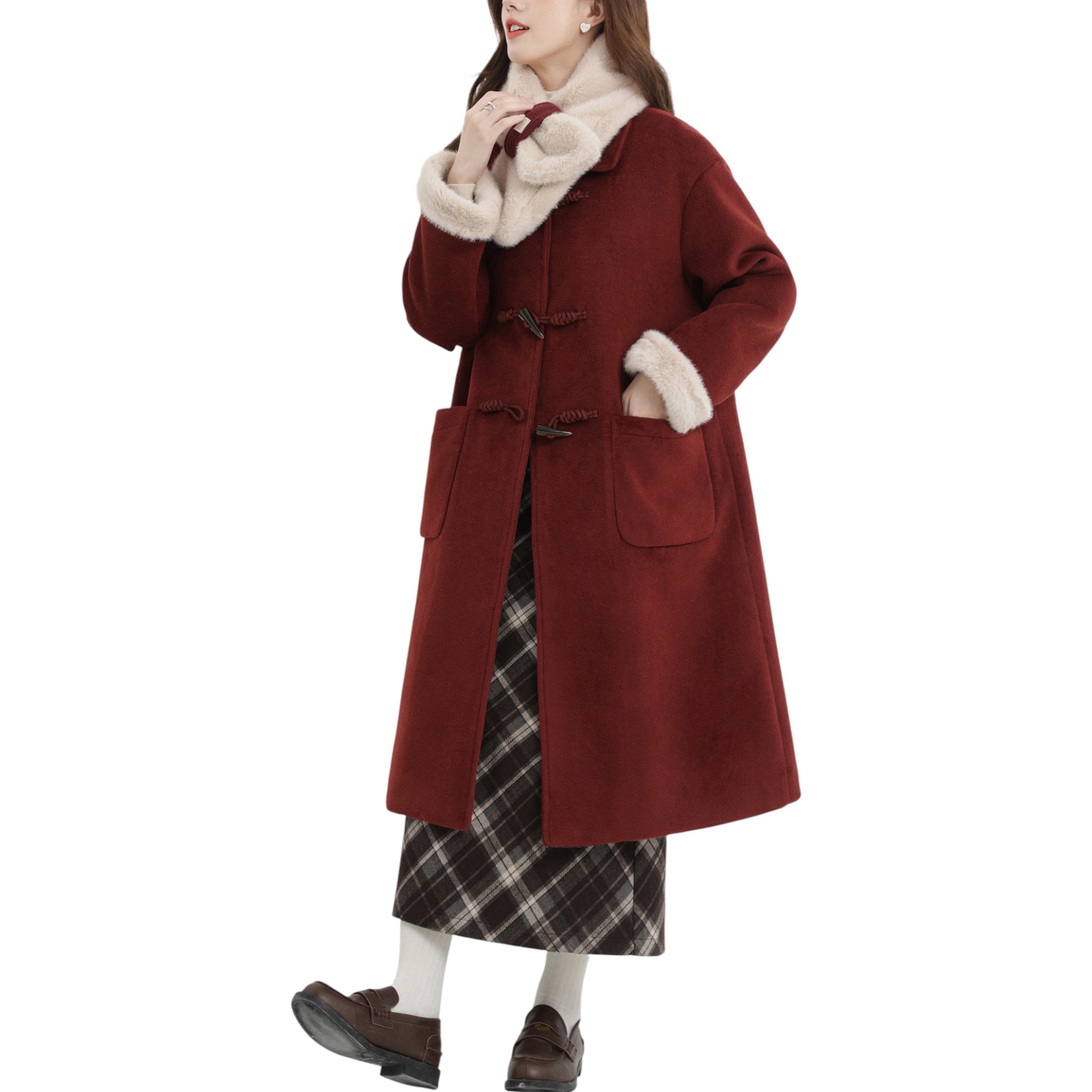 「Elegant Collar Detail - エレガントな襟元とボタンディテール」