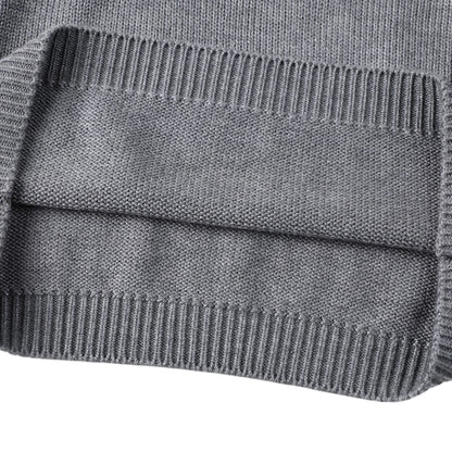 Material & Detail Close-up - 上質なニット素材の質感と縫製の細部。襟部分の仕上がりやレイヤードディテールの精巧な作りを詳細表示。