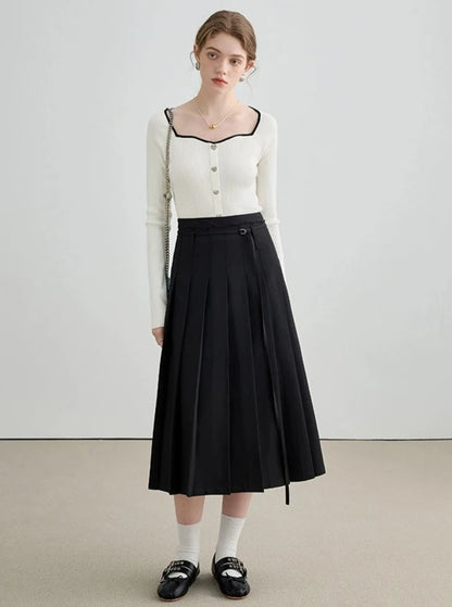 BLACK PLEATED SKIRT